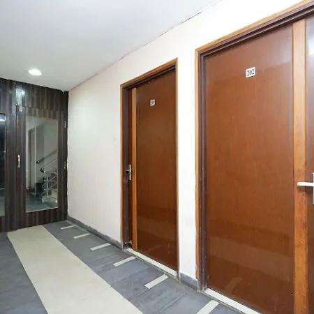 Oyo 9132 Recharge 3* Raipur (Chhattisgarh)